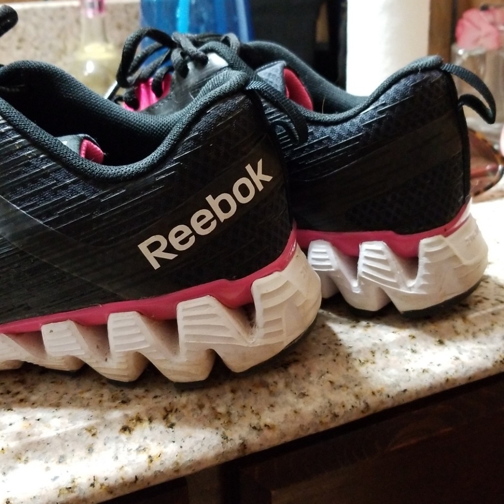 Reebok - Picture 4 of 5